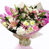 National Flower Delivery by Fleurtations of Nottingham, all handtied flower bouquets are delivered via Royal Mail Tracked Next Day delivery and come in cardboard protective flower boxes.