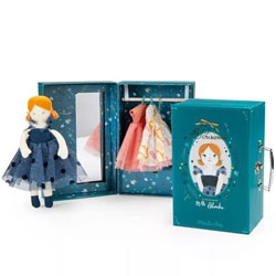 Moulin Roty Les Parisiennes Evening Dresses Wardrobe Suitcase. Featuring Rag doll Blanche this beautifully patterned teal wardrobe suitcase comes with a built-in mirror, a wooden hanging rail, teal hangers & three gorgeous evening dresses. Perfect for lit