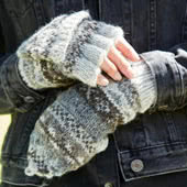 Pachamama Knitwear glove mitts, handknitted - 100% wool - close the flap for gloves, or fasten back the flap for fingerless gloves.
