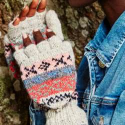 Pachamama Classic Fairisle Oatmeal Glove Mitts. They are knitted in Nepal using local wools and natural dyes. Close the flap to keep your fingers warm. Fasten back the flap with the coconut button to use your fingers. Every design is subtly different from