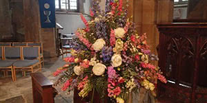 This is a picture of a Wedding Flower Pedestal display which can be used in the church, registry office or reception.