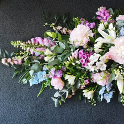 This is a picture of a Wedding Flower Top Table Arrangememt.